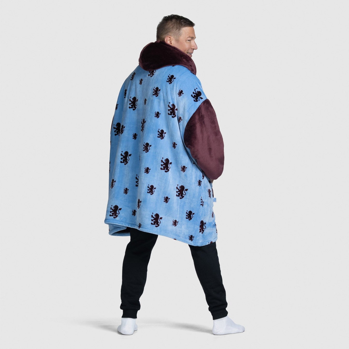 size: Steven is 183cm wearing a size OOD