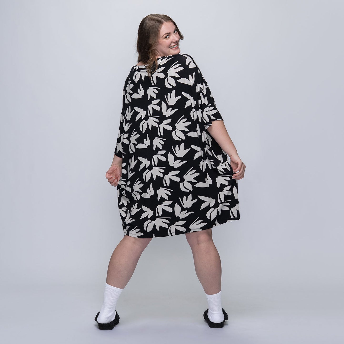 size: Tayla is 169cm wearing a size OOD