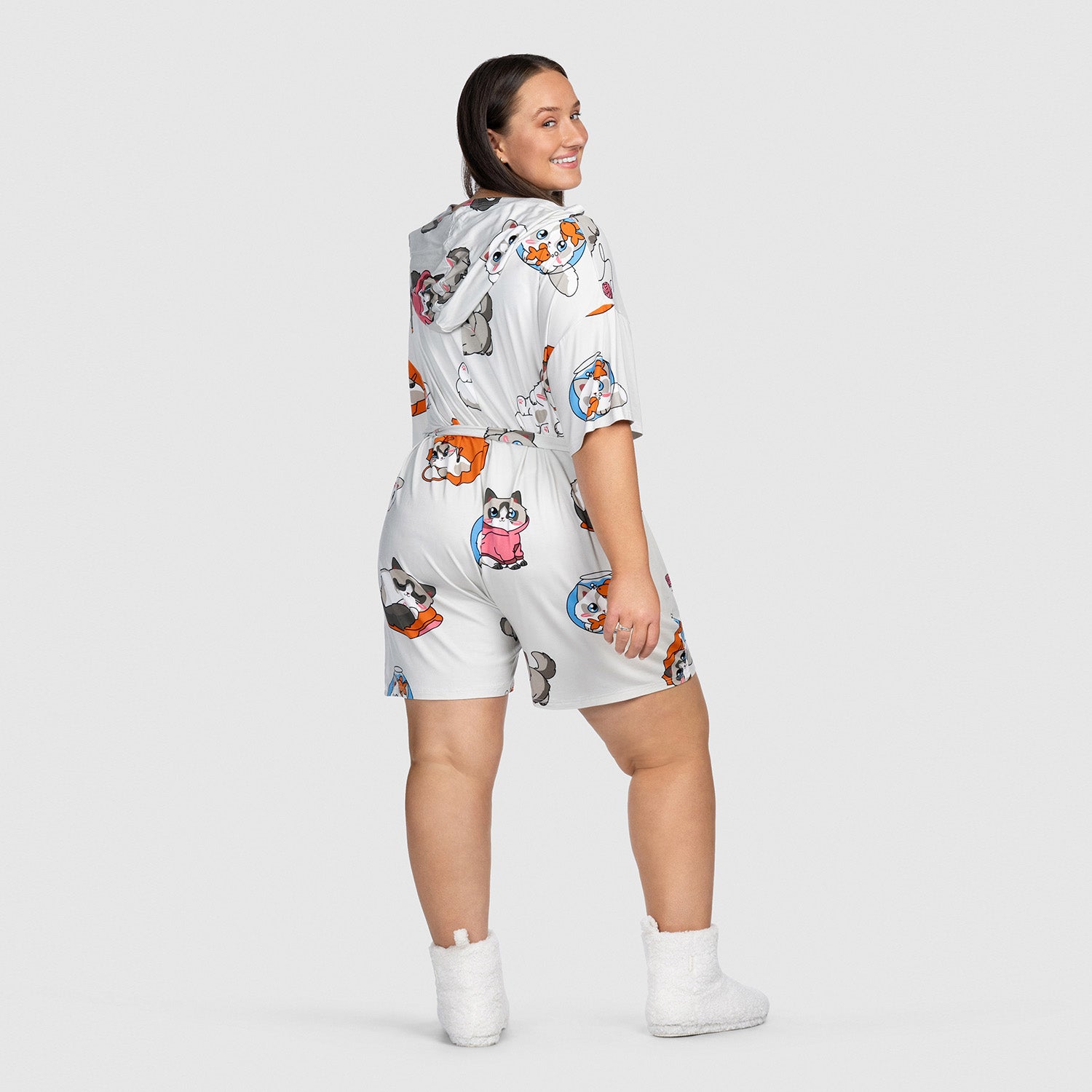 size: Eliza Smith is 168cm wearing a size L/XL