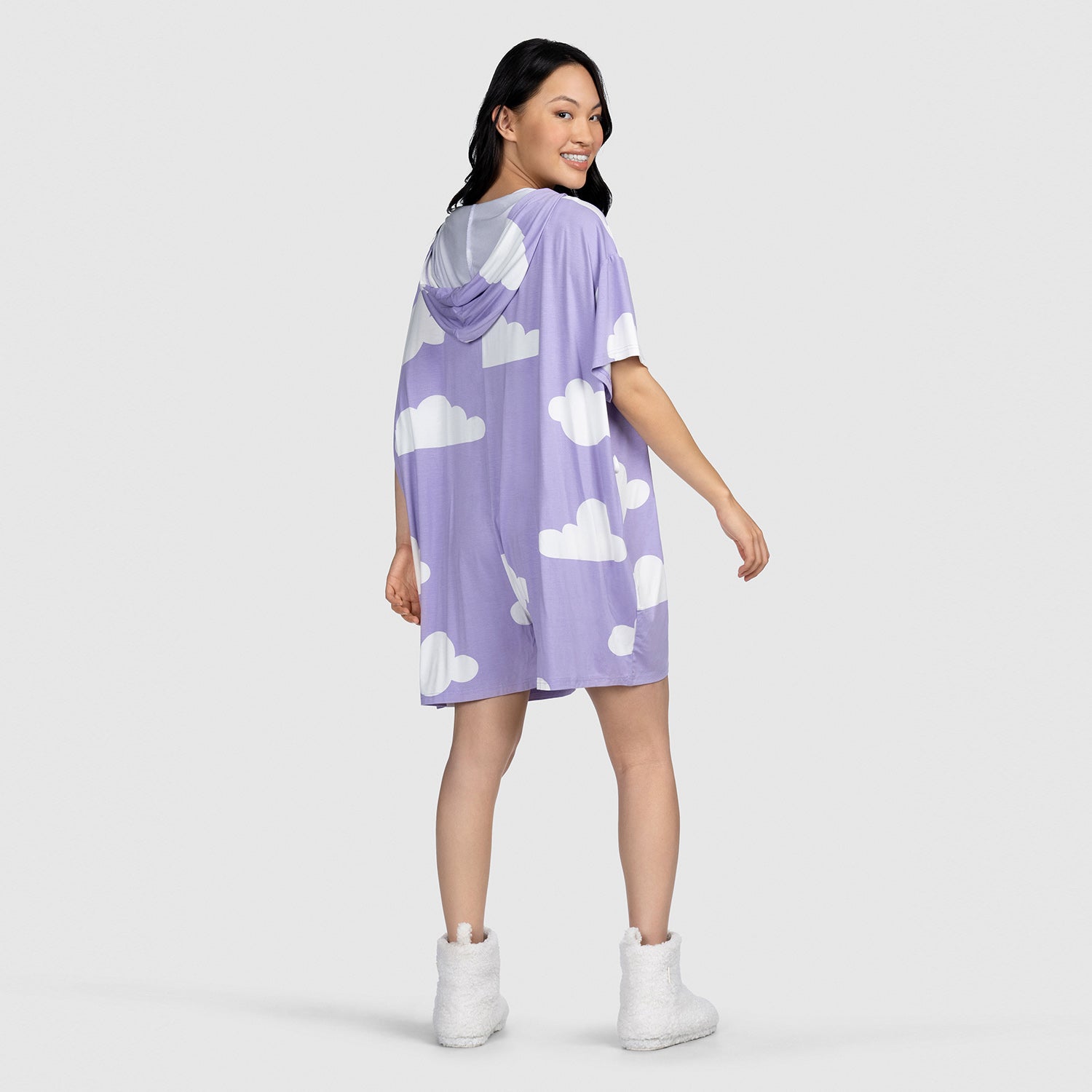 size: Cait Lin is 175cm wearing a size S/M