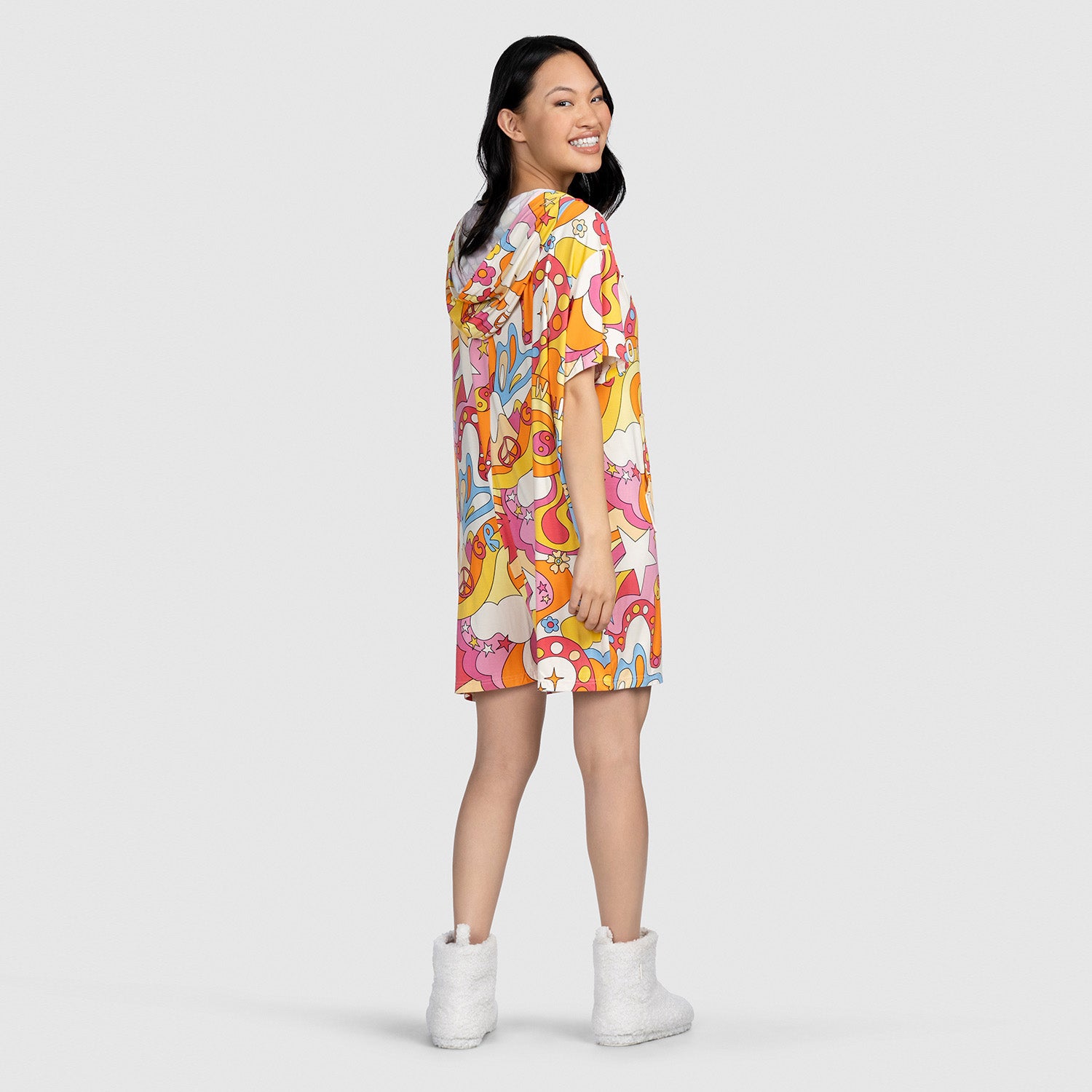 size: Cait Lin is 175cm wearing a size S/M