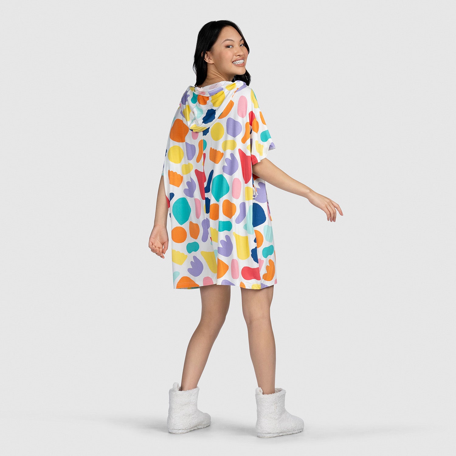 size: Cait Lin is 175cm wearing a size S/M