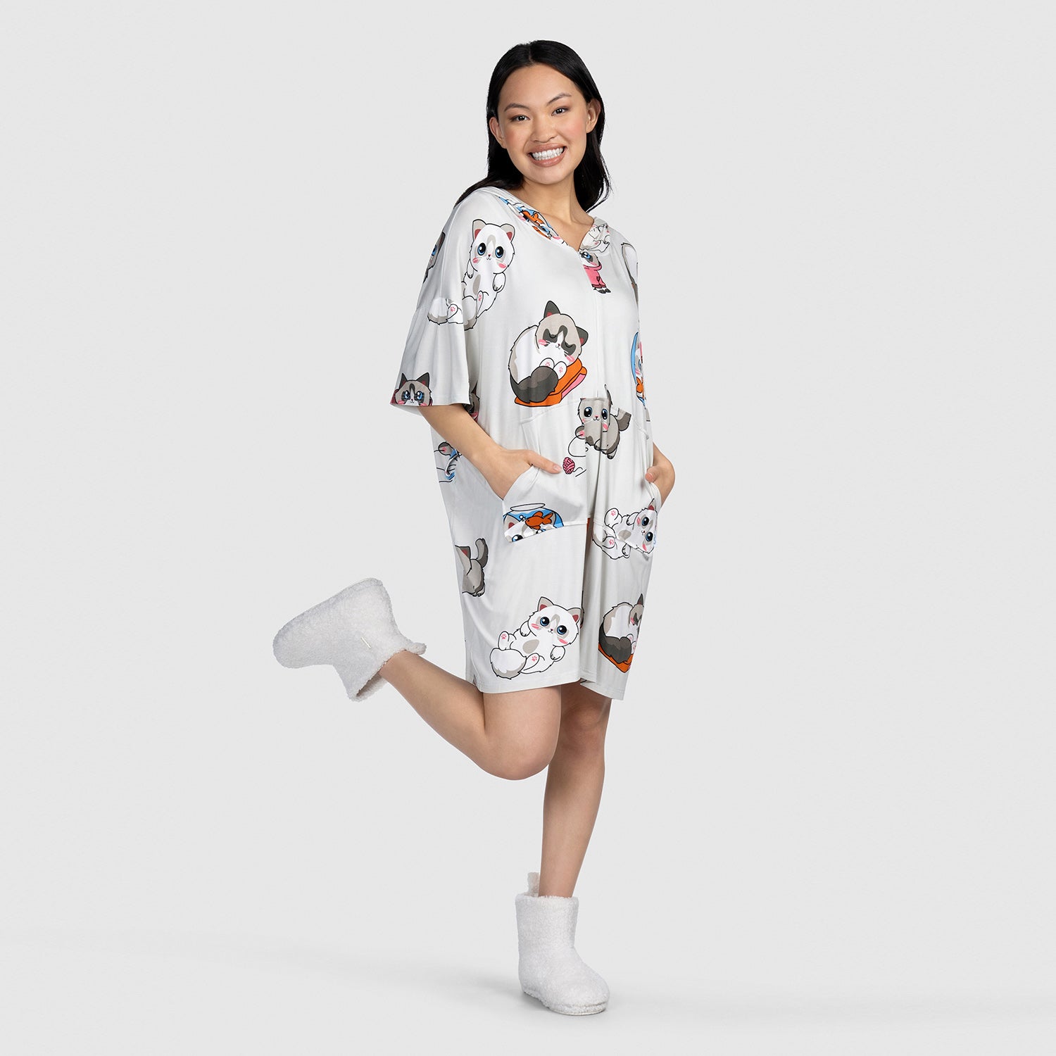 size: Cait Lin is 175cm wearing a size S/M