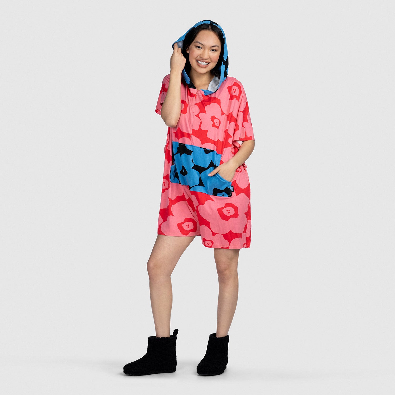 size: Cait Lin is 175cm wearing a size S/M