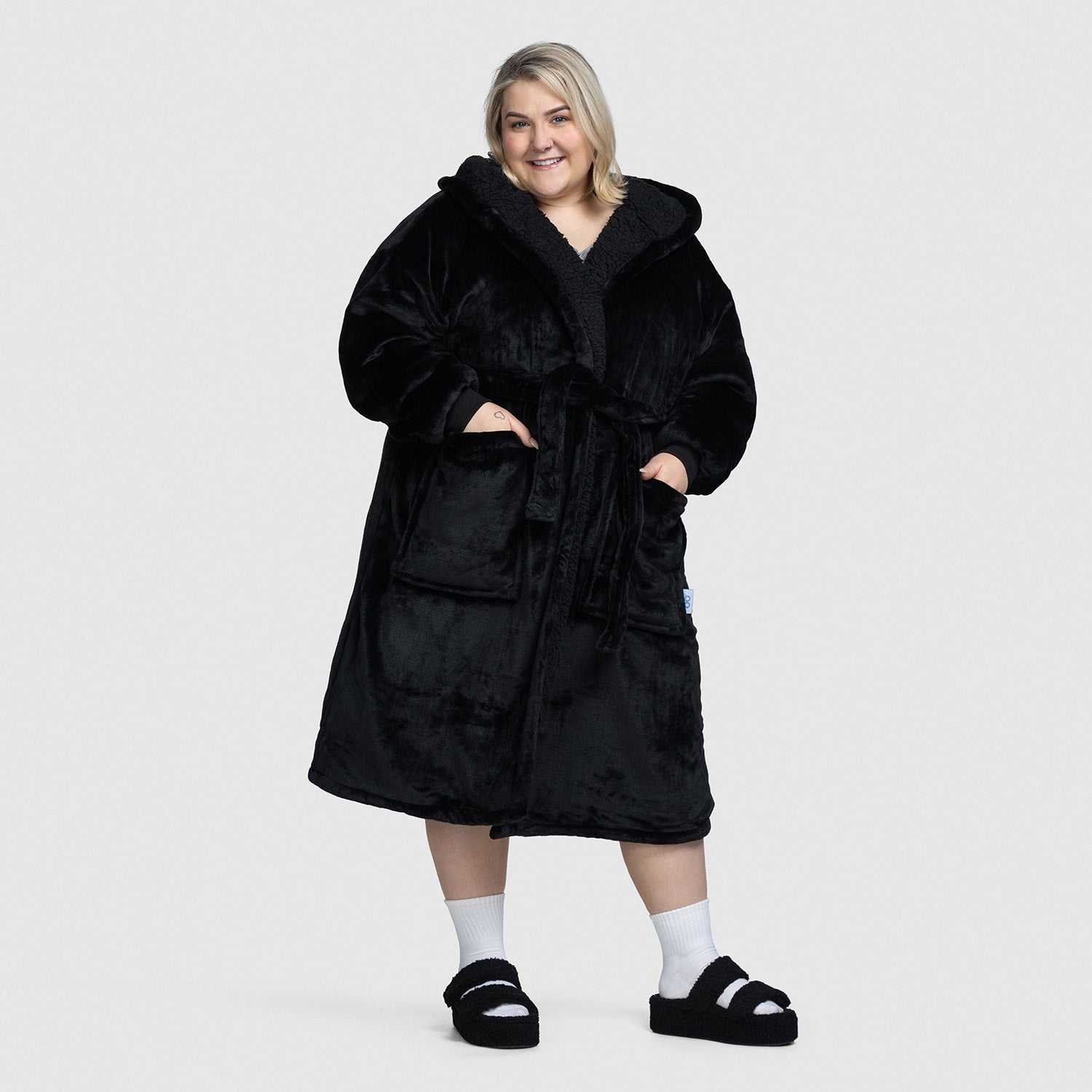 size: Montana is 165 cm wearing a size L/XL