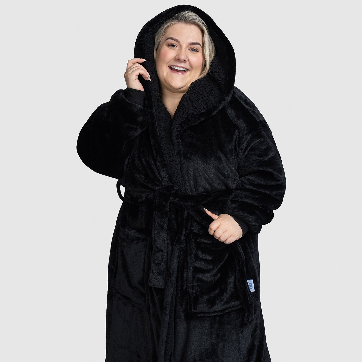 size: Montana is 165 cm wearing a size L/XL