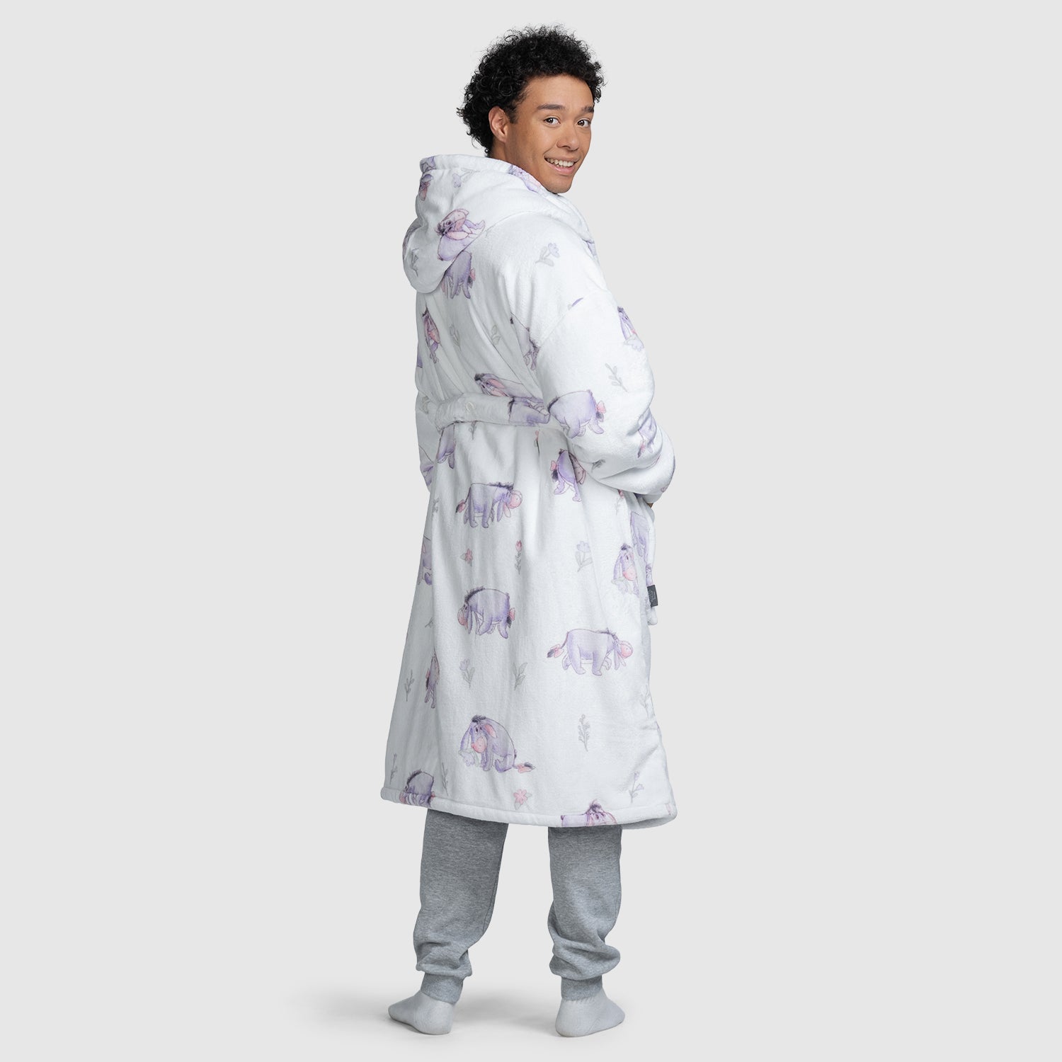 size: Callum is 181cm wearing a size L/XL
