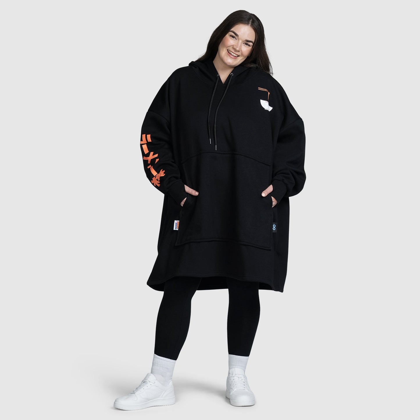 size: Claudia is 173cm wearing a size S-L
