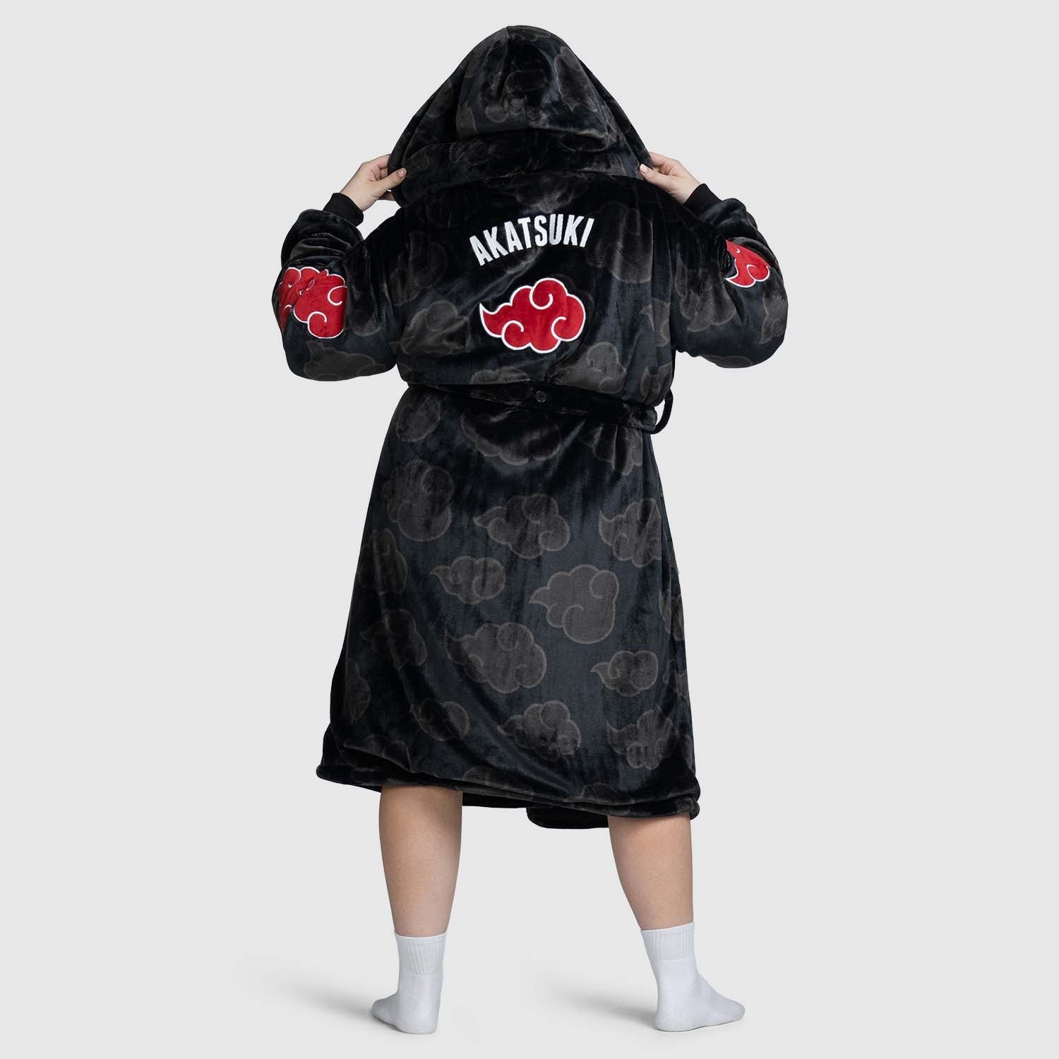 size: Claudia is 173cm wearing a size L/XL