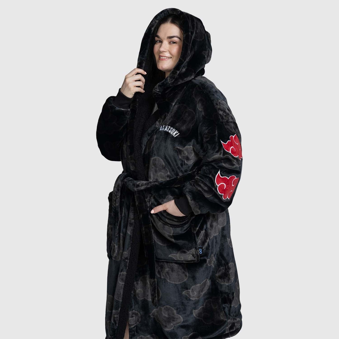 size: Claudia is 173cm wearing a size L/XL