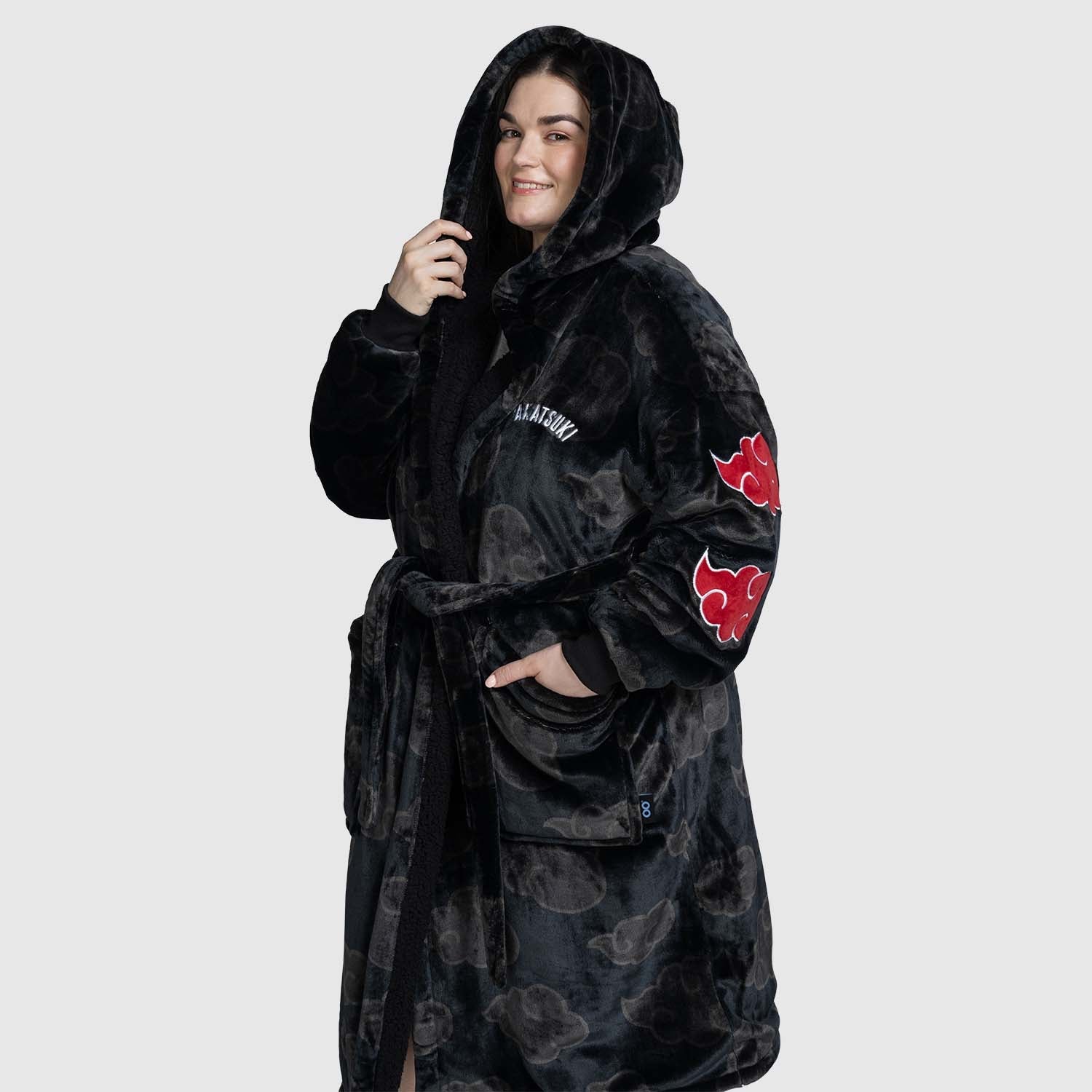 size: Claudia is 173cm wearing a size L/XL