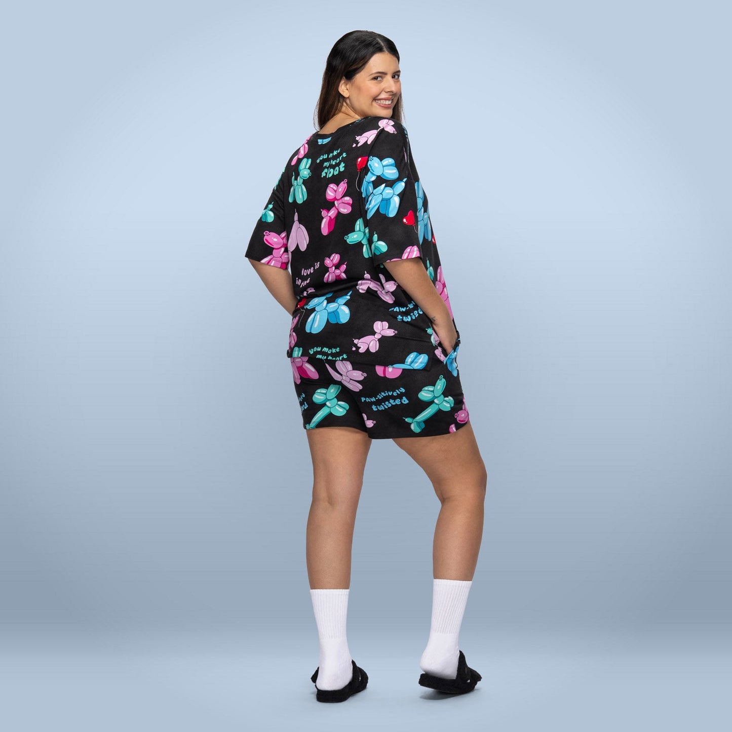 size: Serena is 180cm wearing a size XL