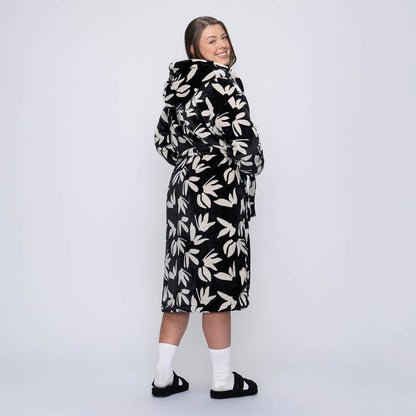 size: Mackenzie is 170cm wearing a size S/M
