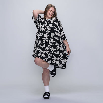 size: Tayla is 169cm wearing a size OOD