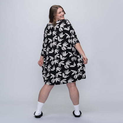 size: Tayla is 169cm wearing a size OOD