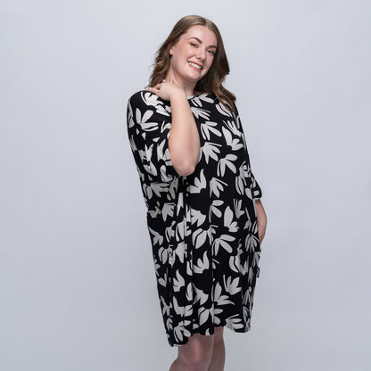 size: Tayla is 169cm wearing a size OOD