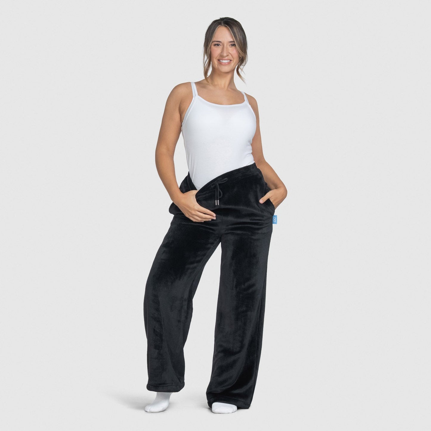 size: Mia is 170cm wearing a size S/M