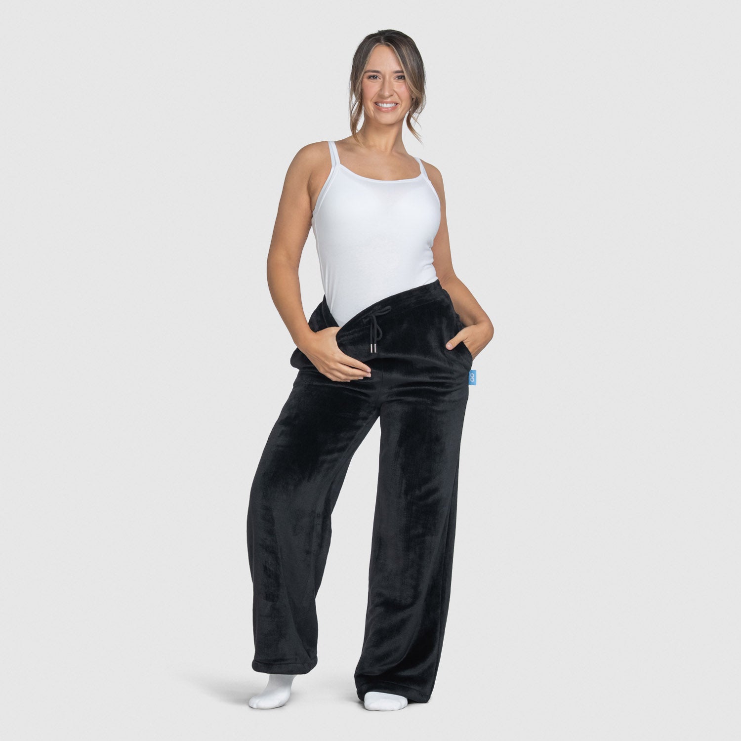 size: Mia is 170cm wearing a size S/M