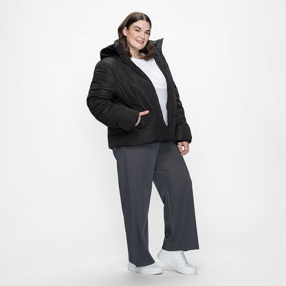 size: Claudia is 173cm wearing a size L/XL