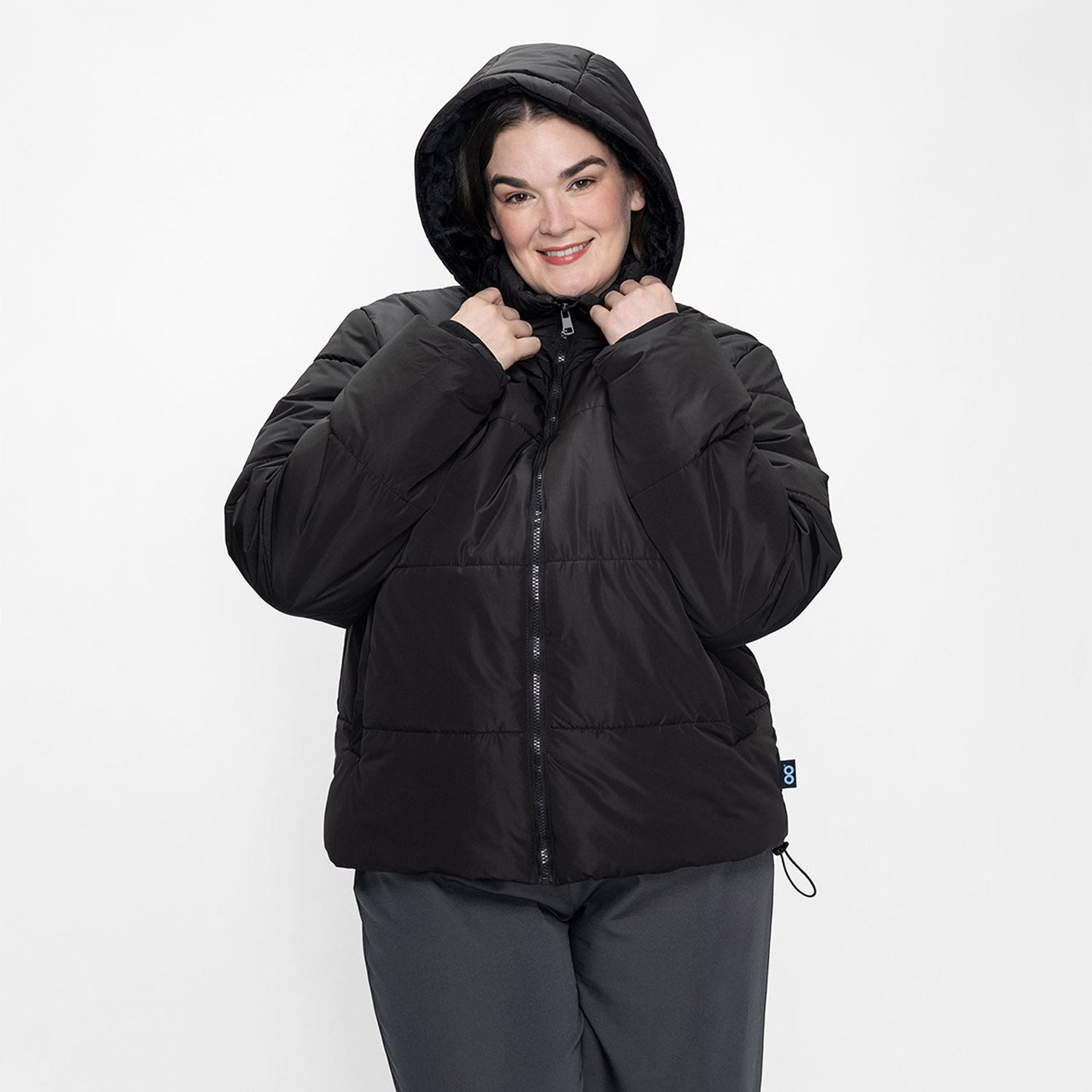 size: Claudia is 173cm wearing a size L/XL