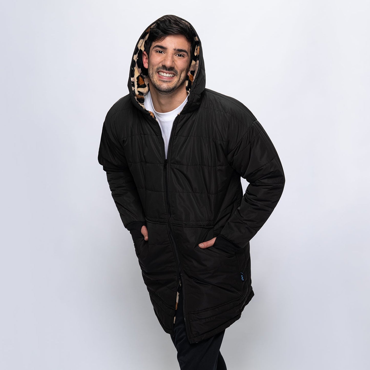 size: Martin is 186cm wearing a size L/XL
