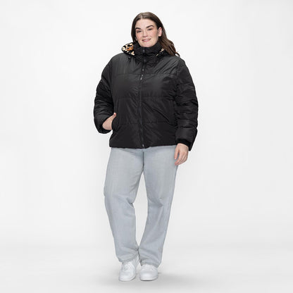 size: Claudia is 173cm wearing a size L/XL