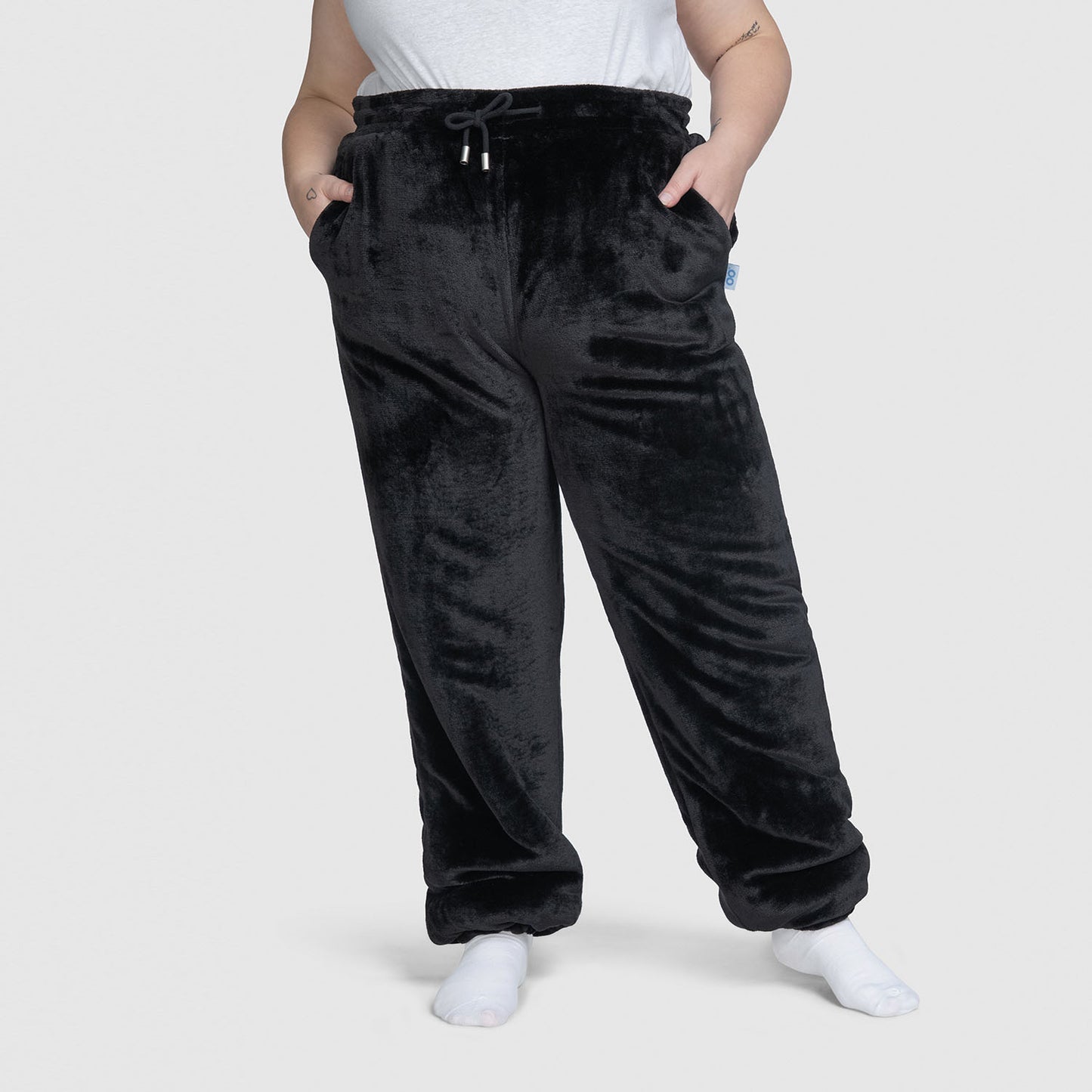 size: Montana is 165cm wearing a size 4XL/5XL