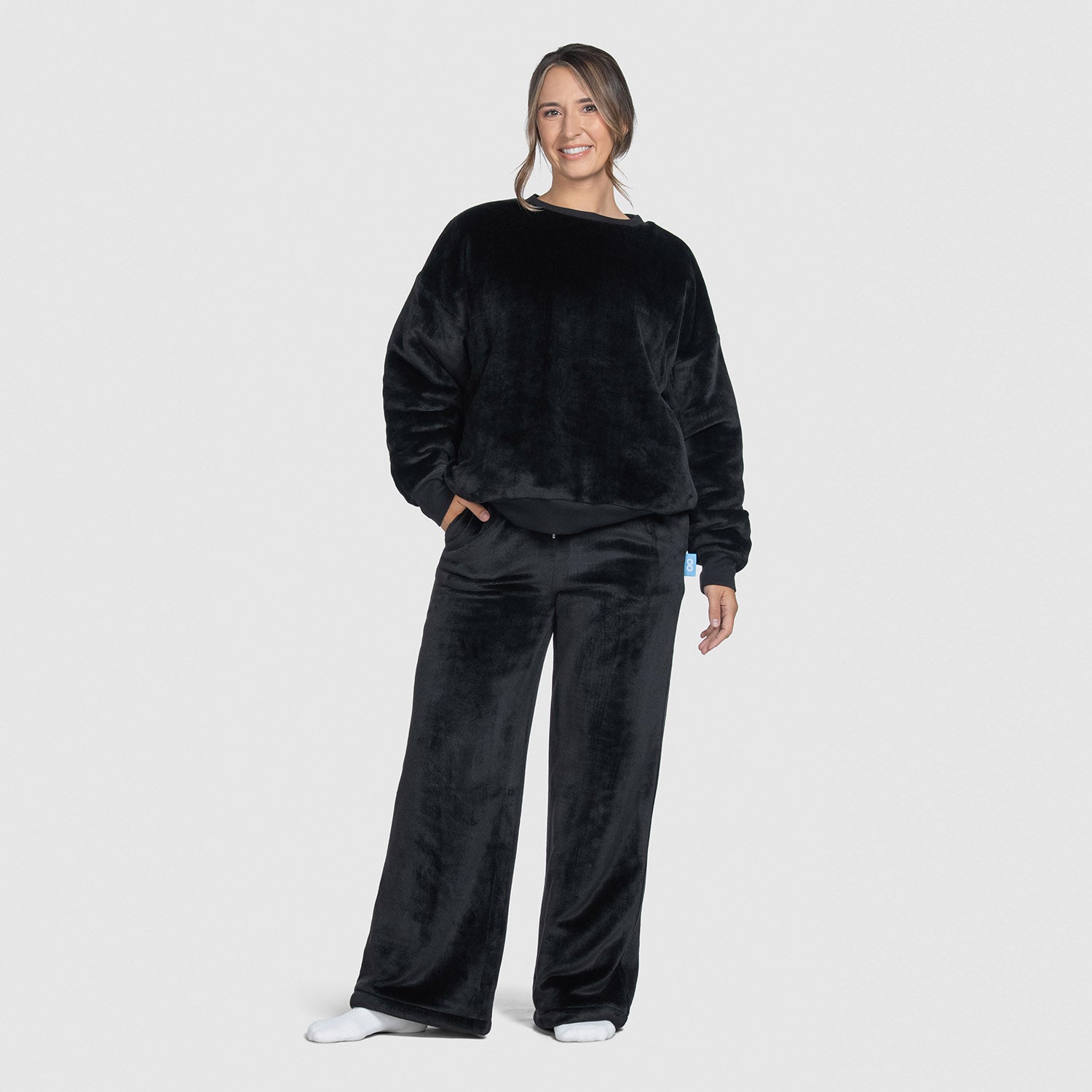 size: Mia is 170cm wearing a size S/M