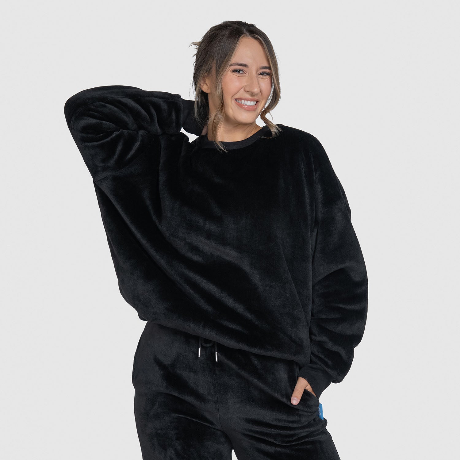 size: Mia is 170cm wearing a size S/M
