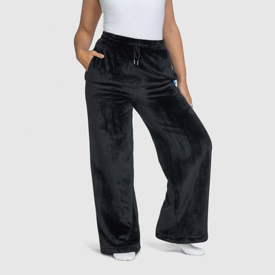 size: Mia is 170cm wearing a size S/M