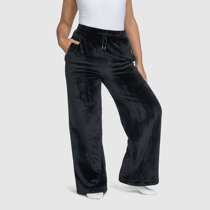 size: Mia is 170cm wearing a size S/M