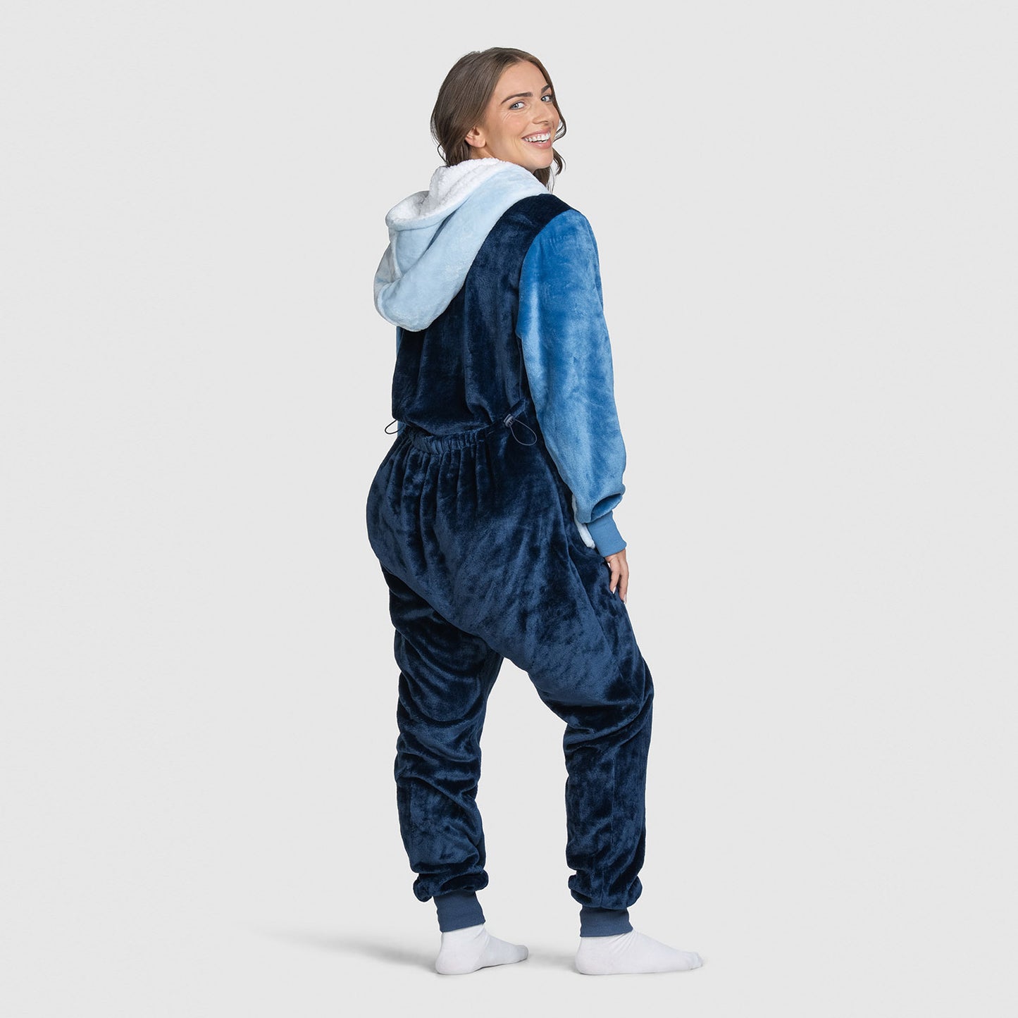 size: Tiyannah is 175cm wearing a size S/M
