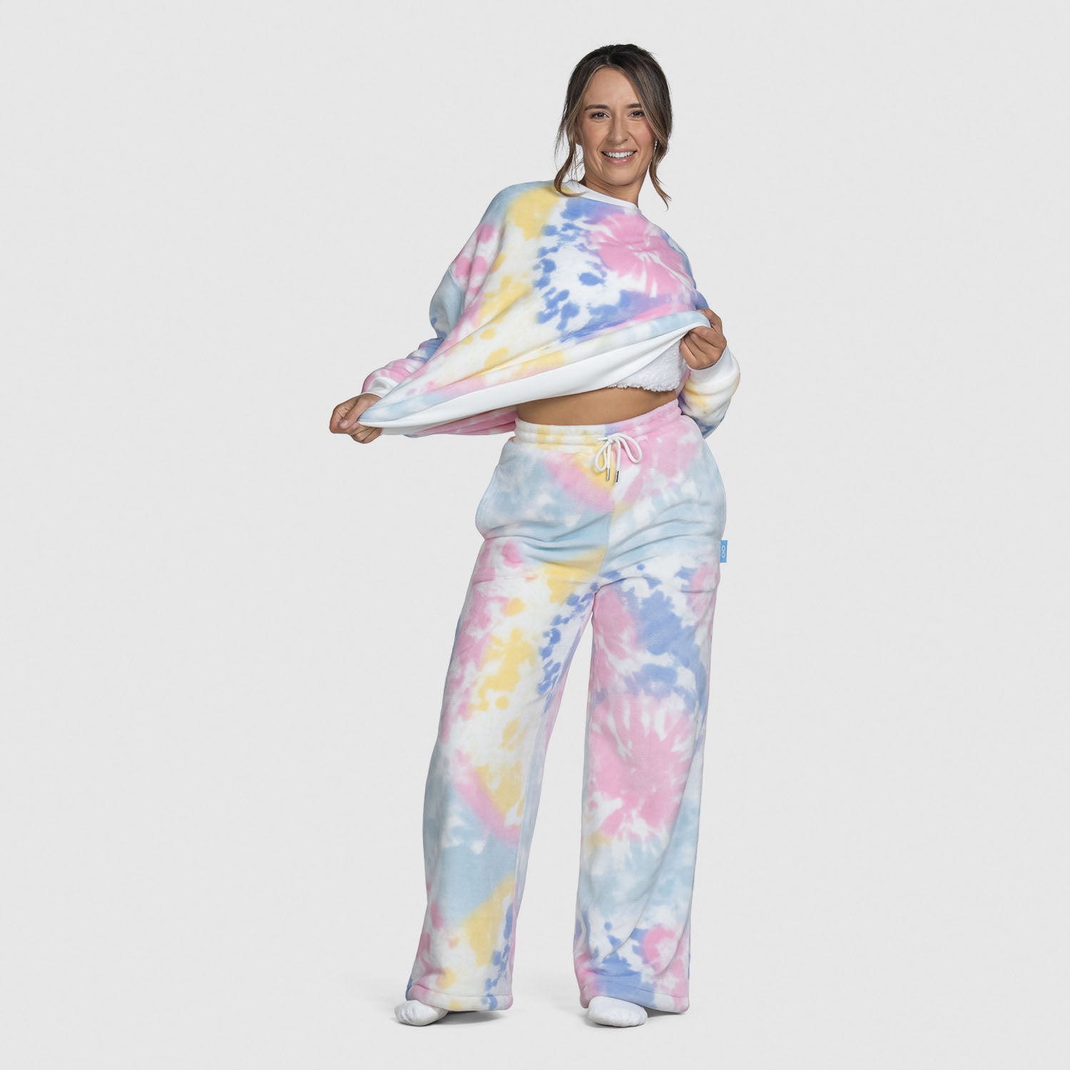 size: Mia is 170cm wearing a size S/M