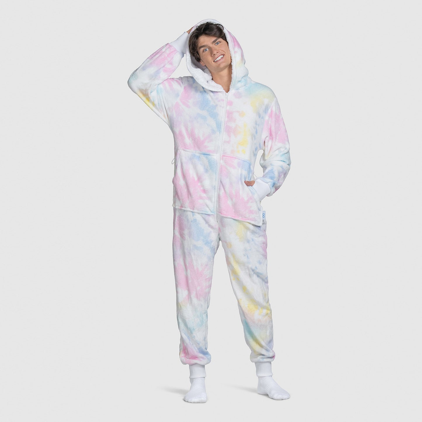 size: Finn is 183cm wearing a size L/XL