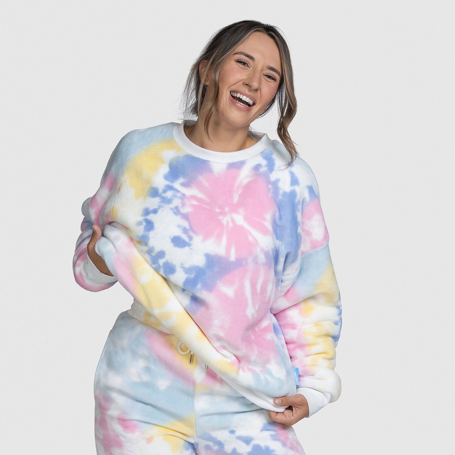 size: Mia is 170cm wearing a size S/M