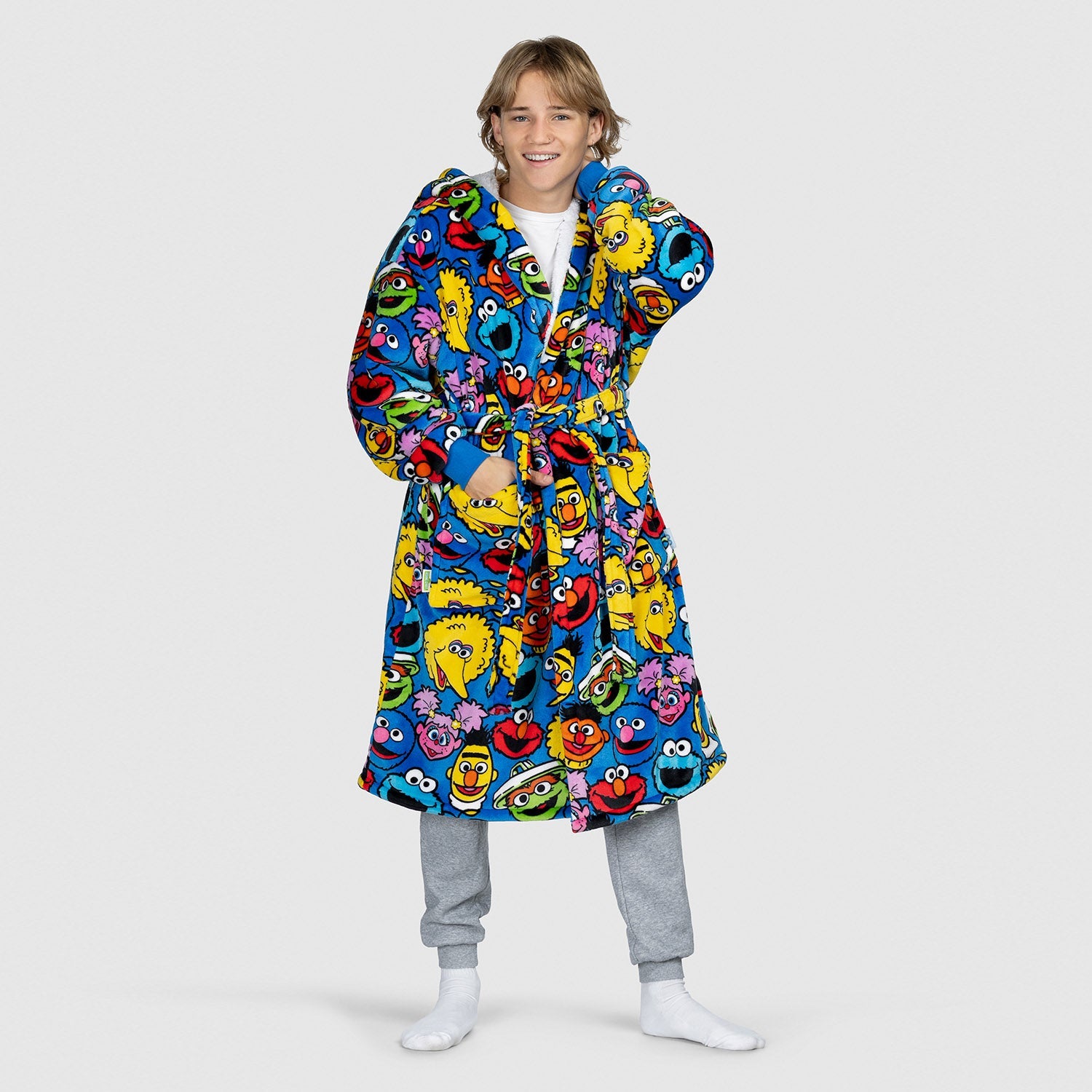 size: Jett is 180cm wearing a size L/XL