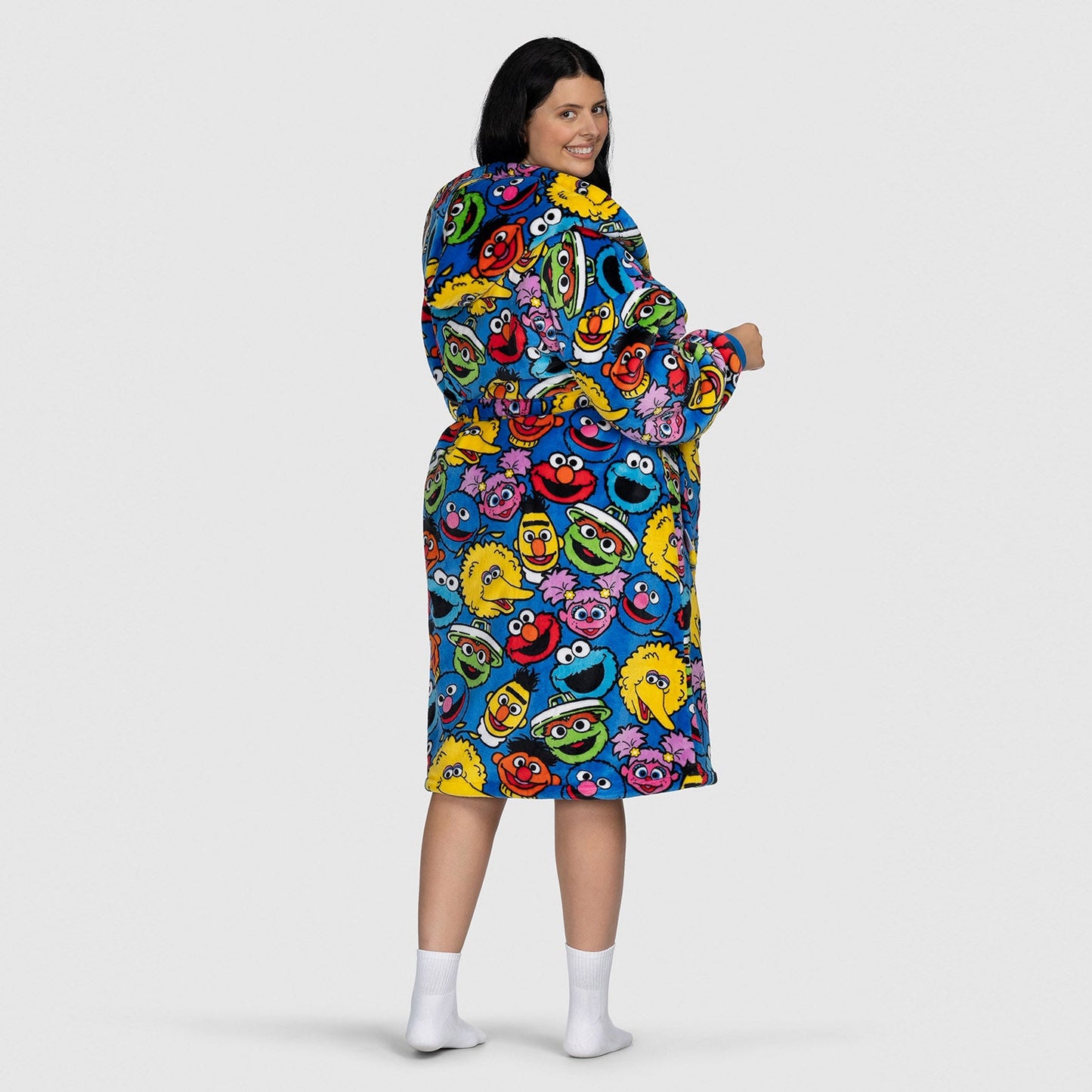 size: Serena is 180cm wearing a size L/XL
