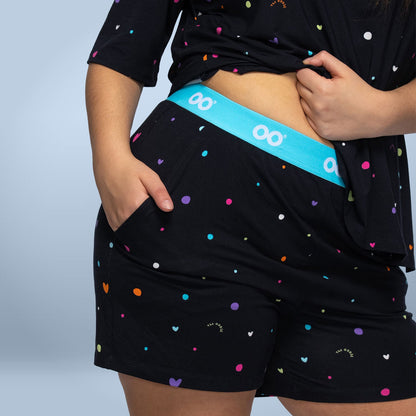 size: Serena is 180cm wearing a size XL