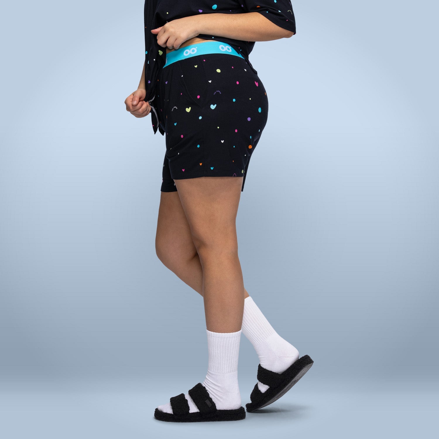 size: Serena is 180cm wearing a size XL