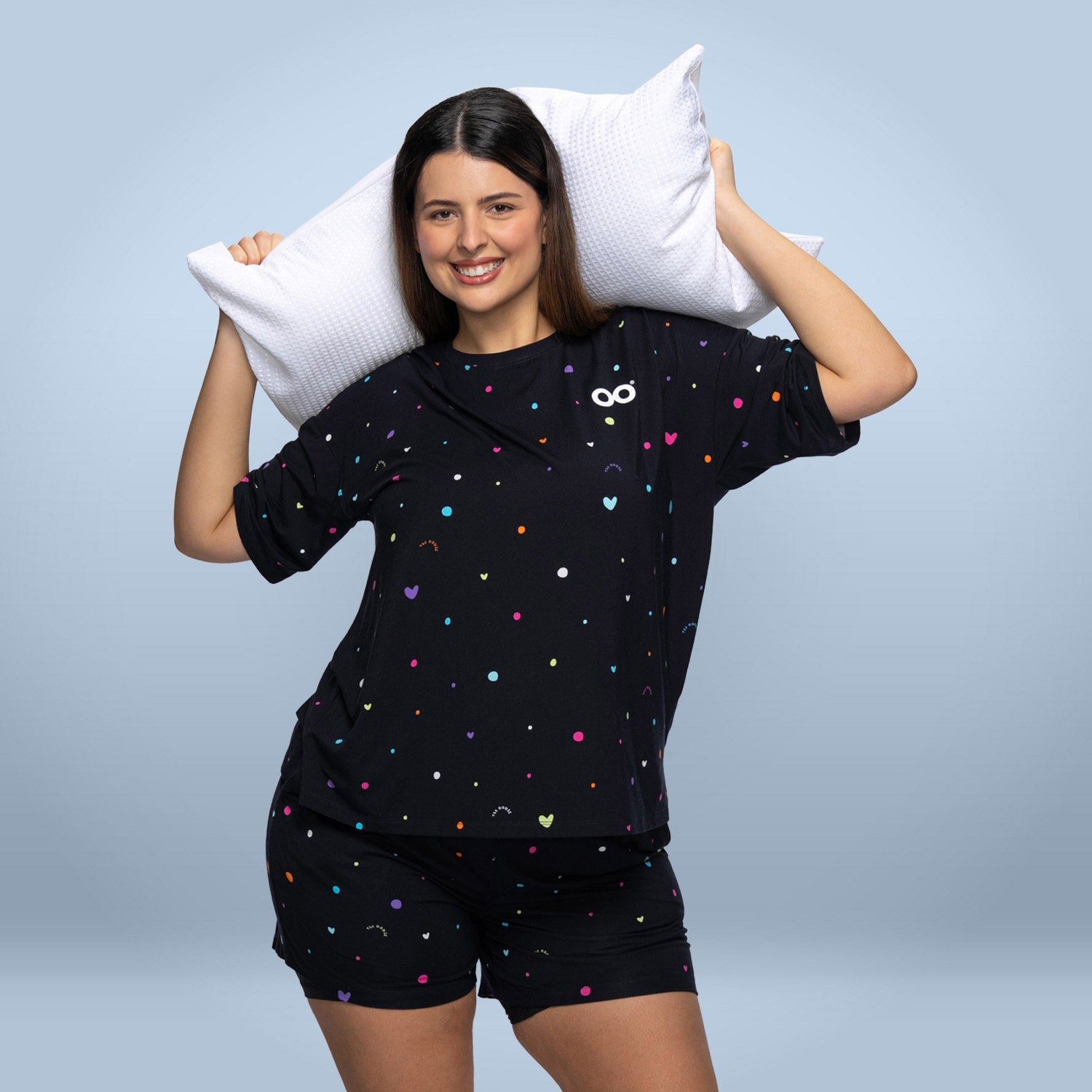 size: Serena is 180cm wearing a size XL