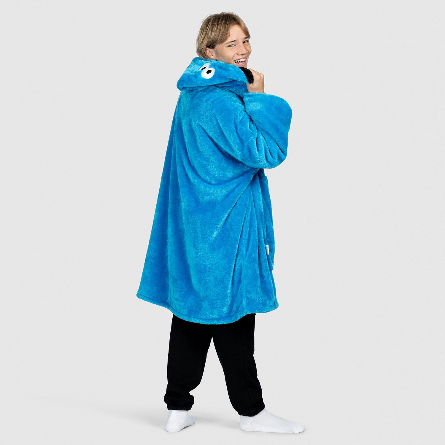 size: Jett is 180cm wearing a size OOD