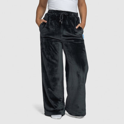 size: Mia is 170cm wearing a size S/M