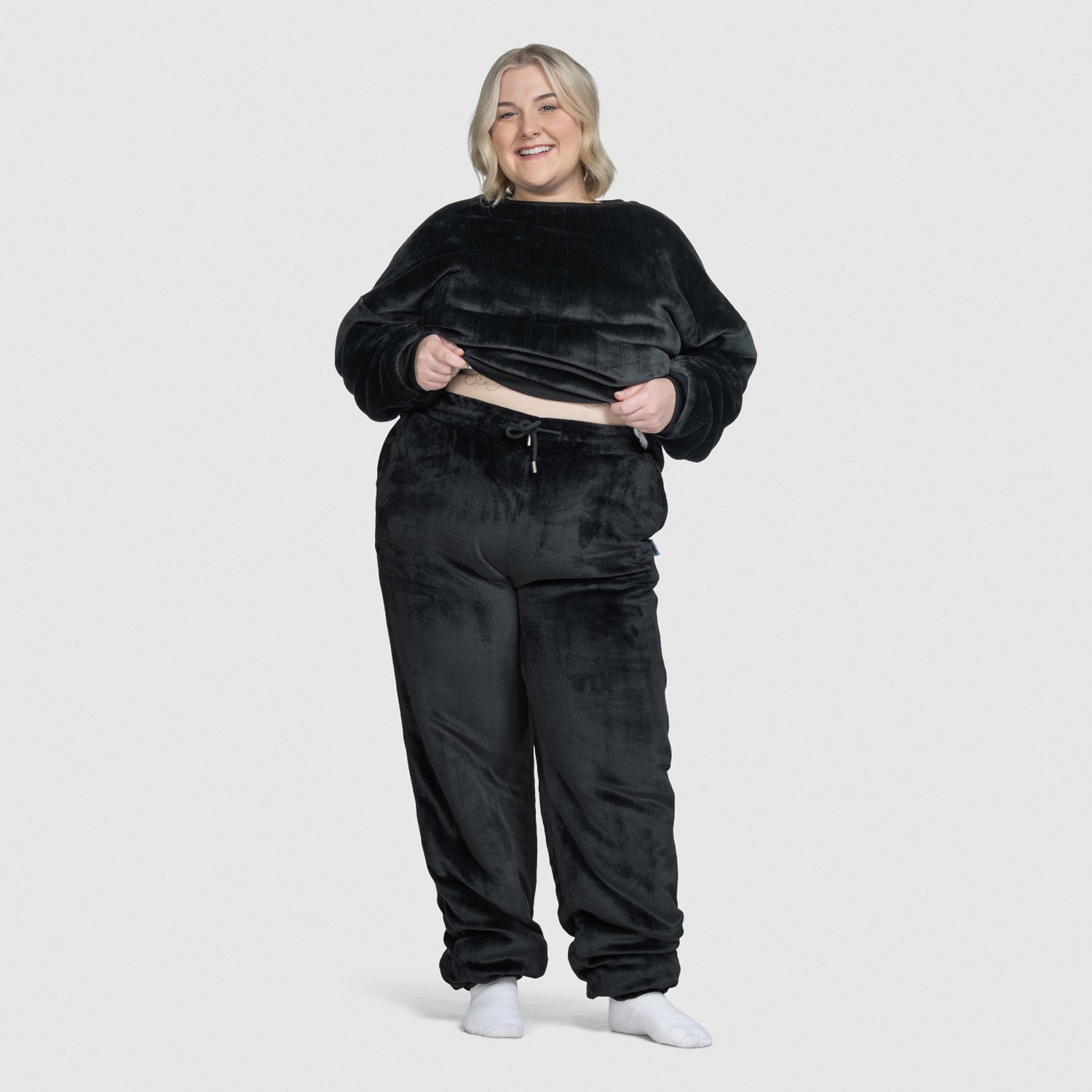 size: Montana is 165cm wearing a size 4XL/5XL