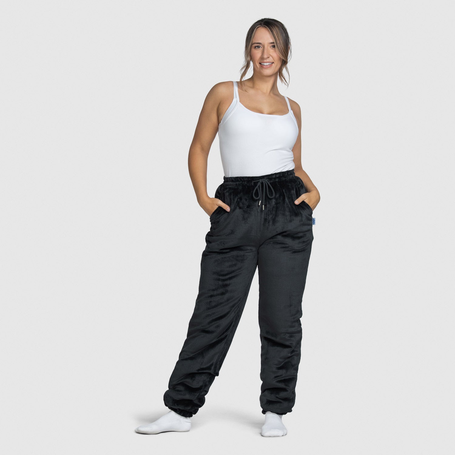 size: Mia is 170cm wearing a size S/M