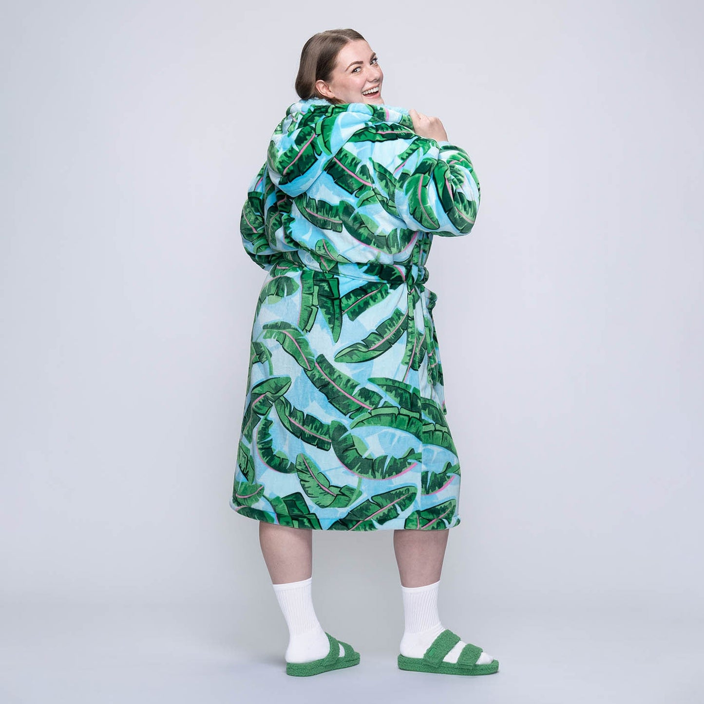 size: Tayla is 169cm wearing a size L/XL