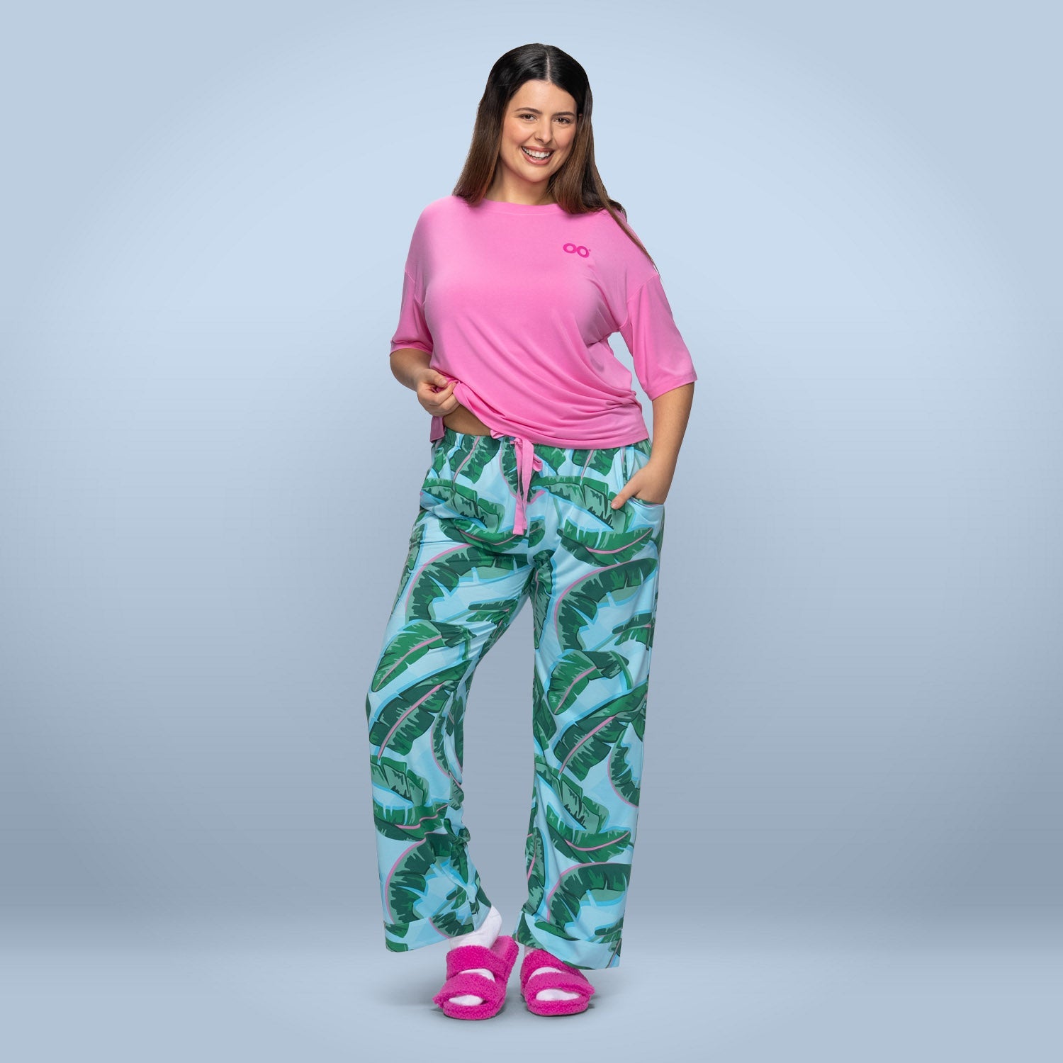 size: Serena is 180cm wearing a size XL