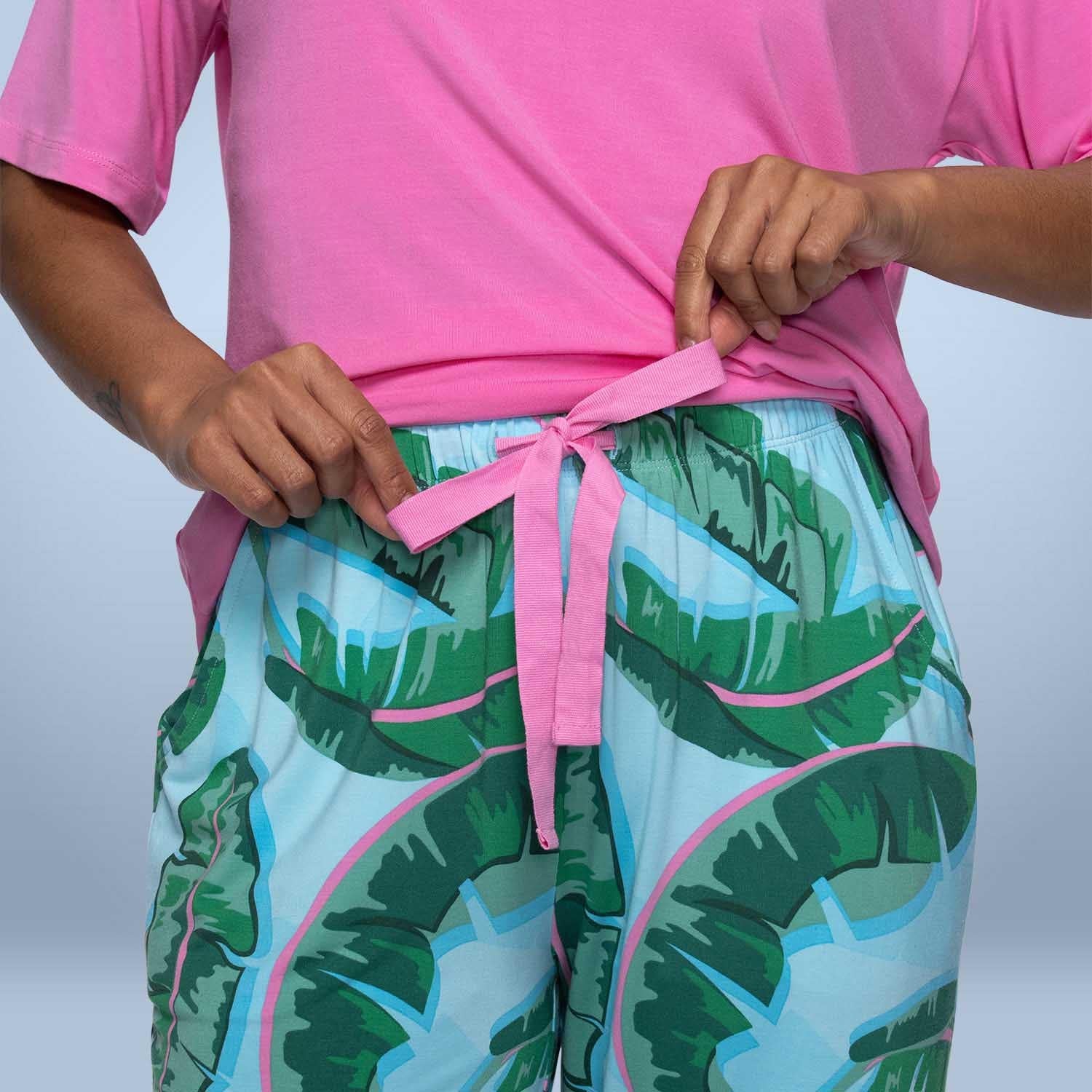 size: Sonya is 160cm wearing a size S/M