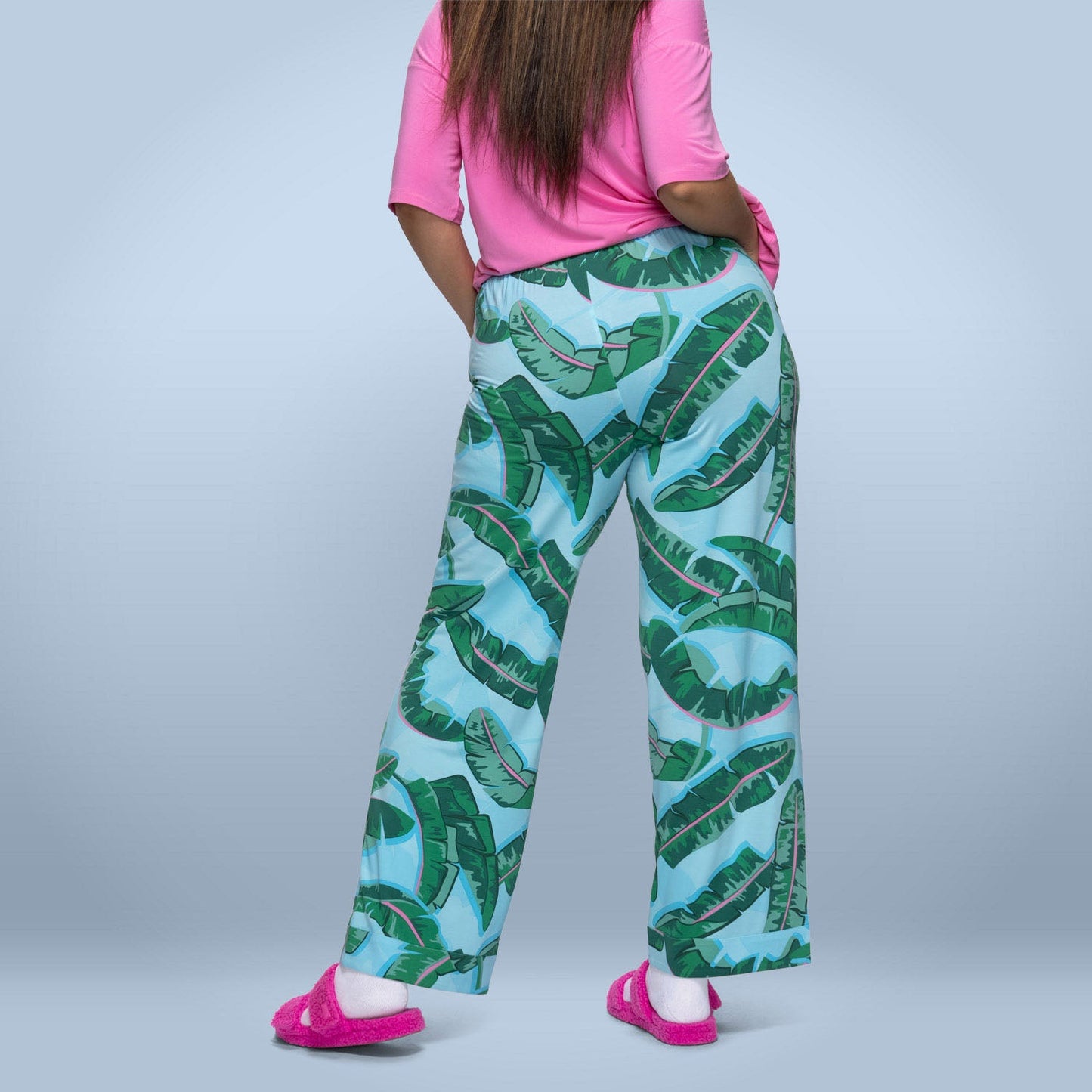 size: Serena is 180cm wearing a size XL