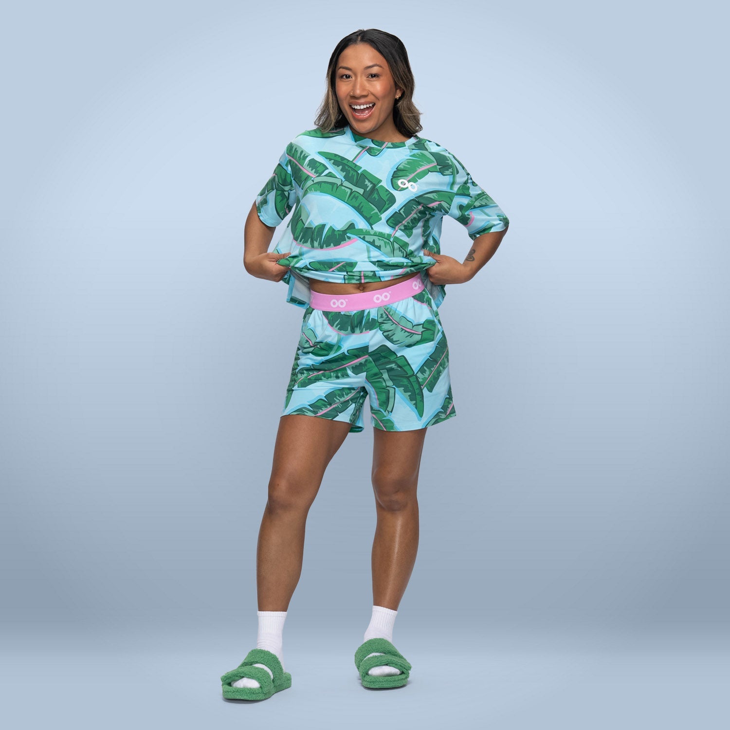 size: Sonya is 160cm wearing a size S/M