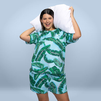 size: Serena is 180cm wearing a size XL